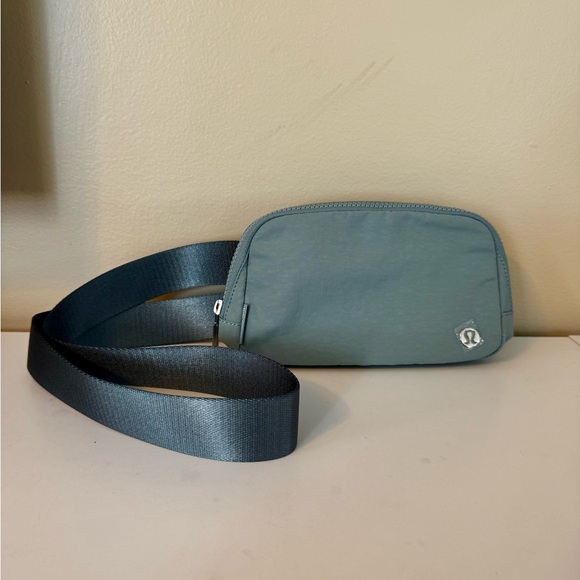 lululemon athletica Handbags - Lululemon everywhere belt bag crater blue 1L